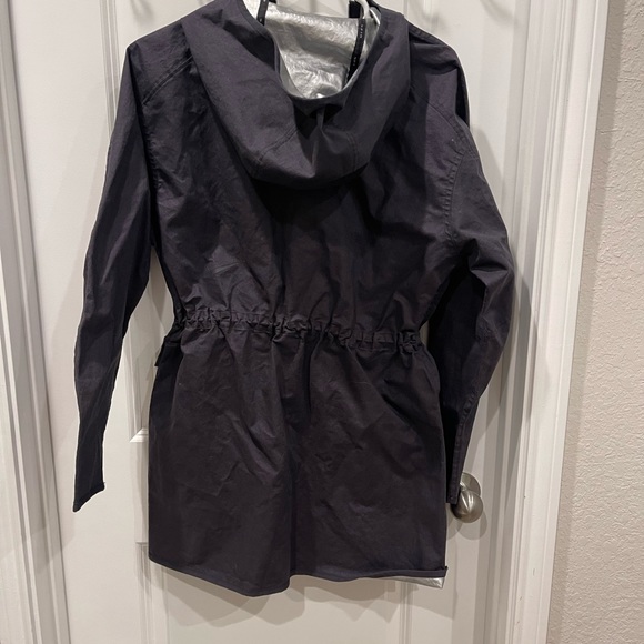 Womens Nike tech reversible rain jacket size small new without tags. - Picture 2 of 8